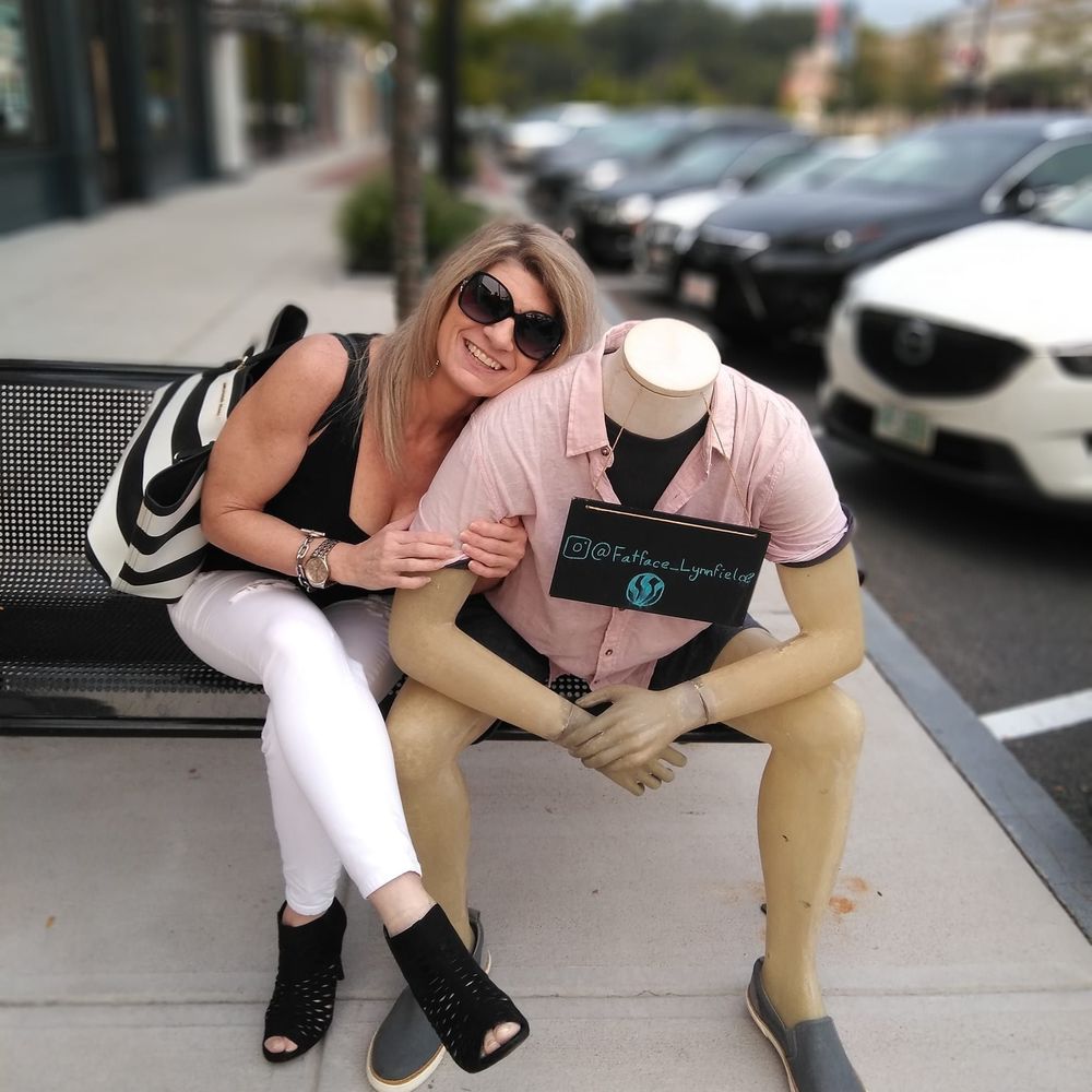 Meet your Posher, Dina